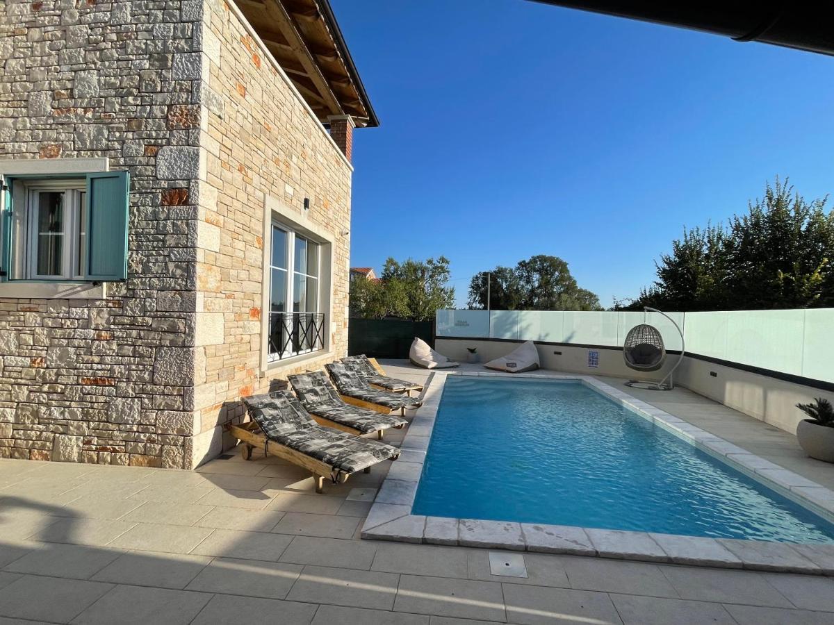 Moderne Istrische Steinvilla - 4 Sterne Mit Privatem, Beheizbaren Pool & Meerblick Kavran Exteriör bild