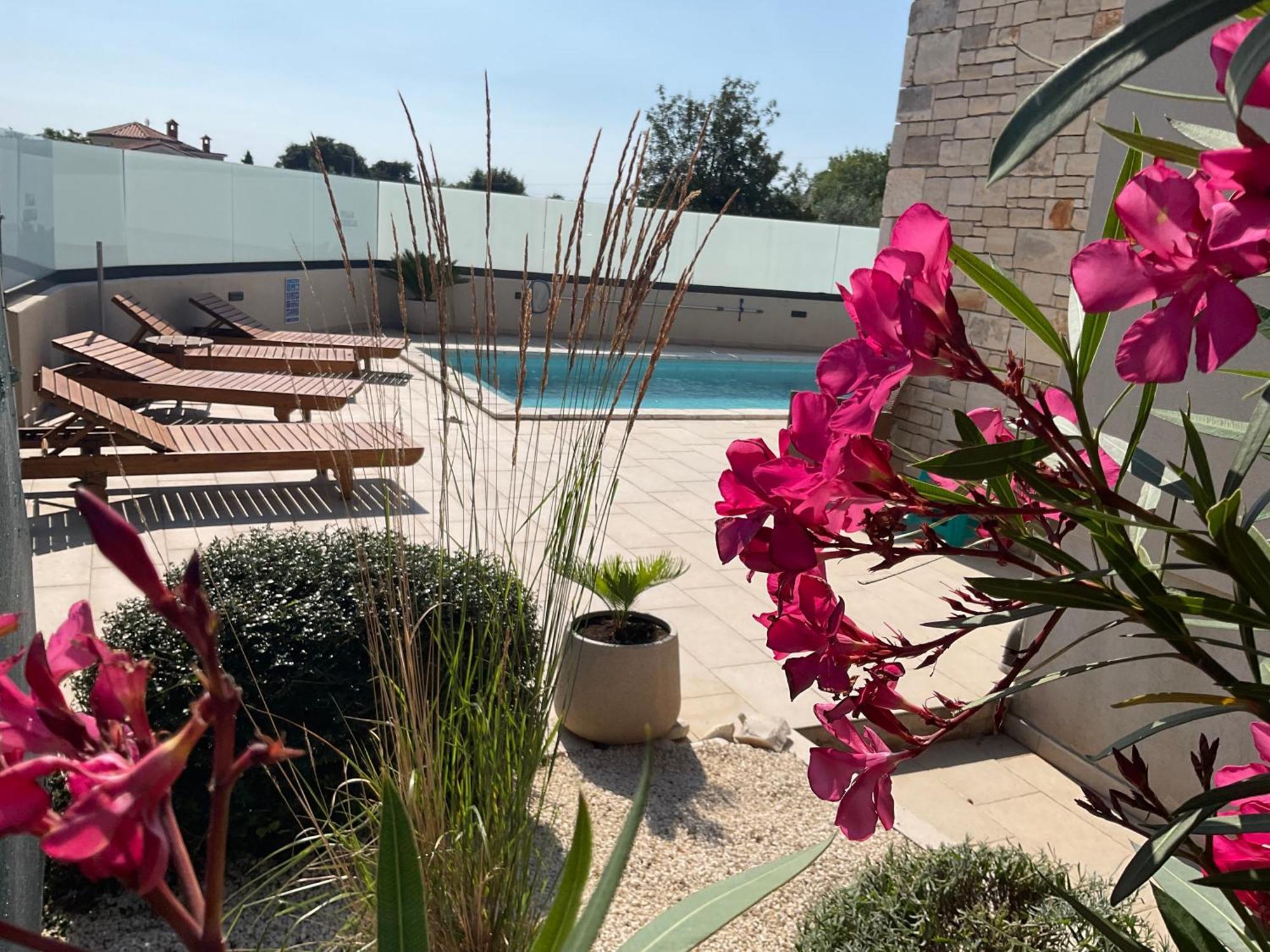 Moderne Istrische Steinvilla - 4 Sterne Mit Privatem, Beheizbaren Pool & Meerblick Kavran Exteriör bild